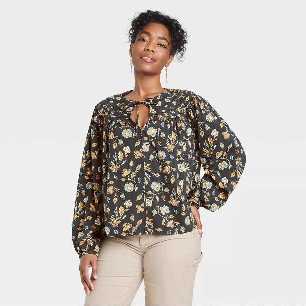 NWT! Universal Thread black floral top